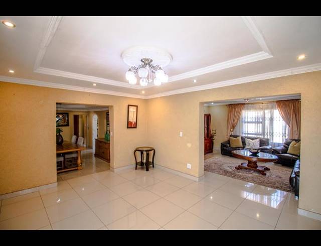 6 BEDROOM HOUSE FOR SALE IN CLAYVILLE